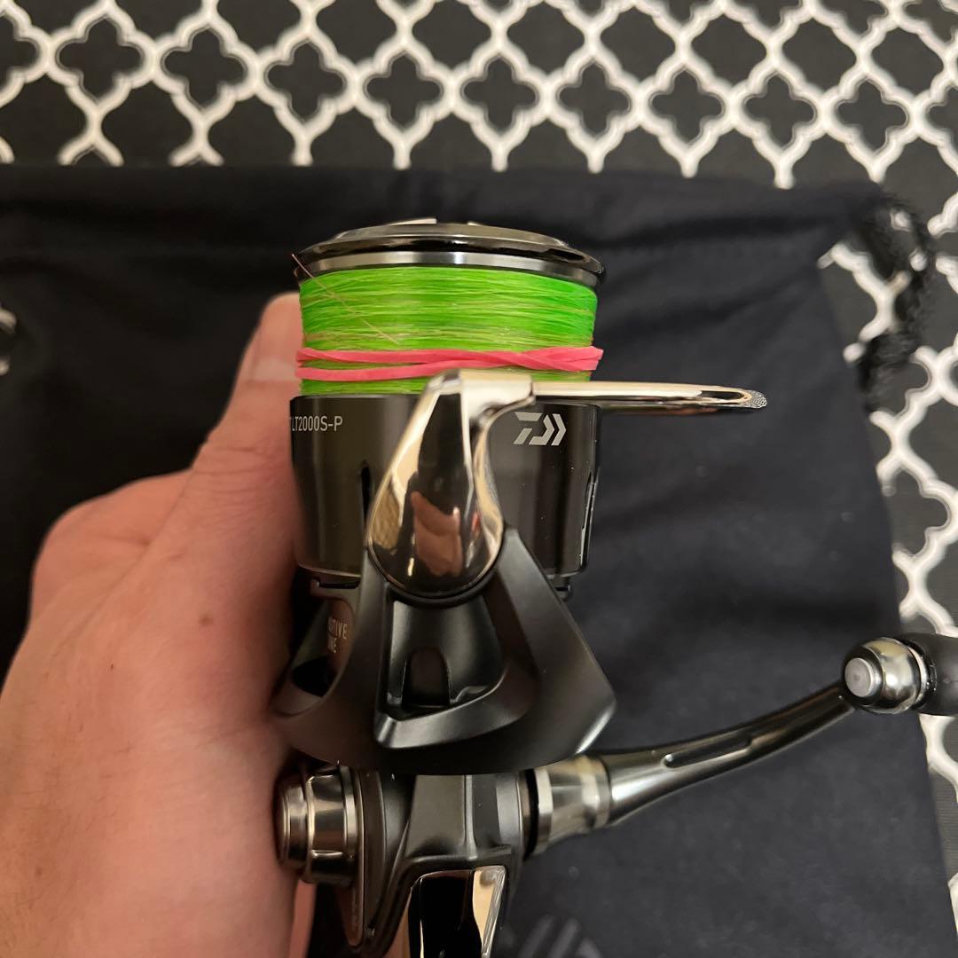 ほぼ新品　ダイワ　23エアリティST LT2000S-P