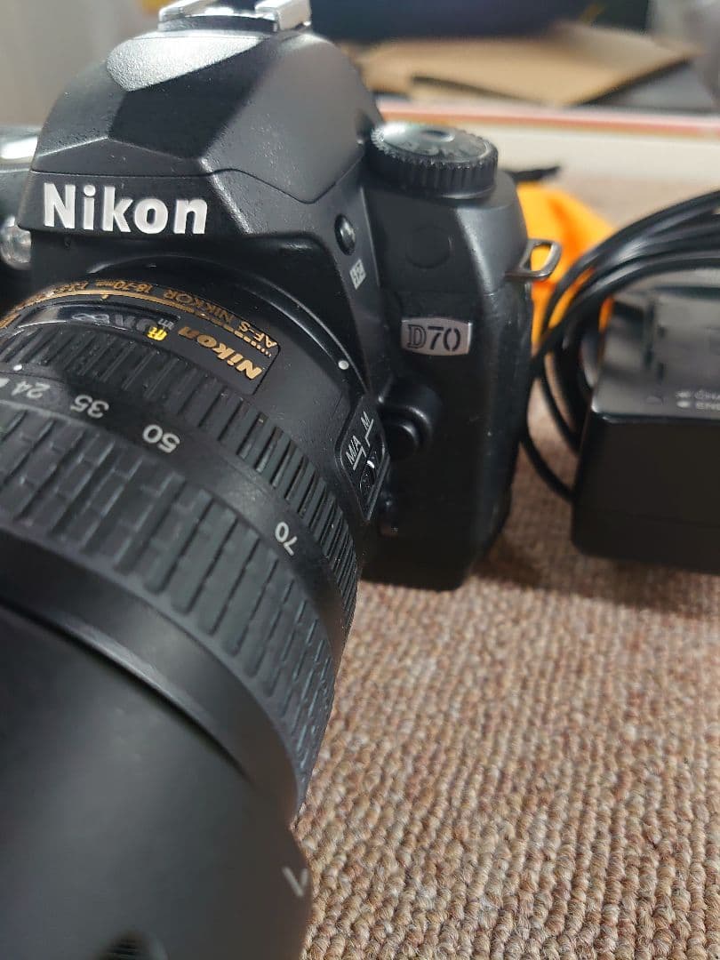 Nikon D70 デジタル一眼レフカメラ 双眼鏡付き