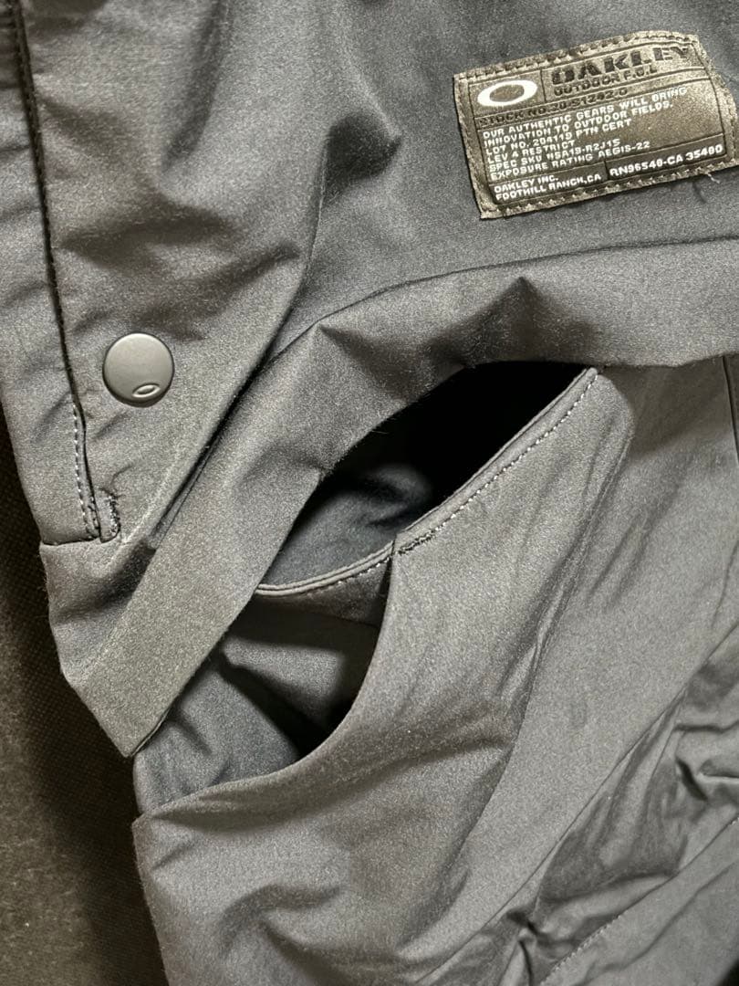 新品 OAKLEYブラック スノーボード ビブパンツ Mサイズ オークリー 防水