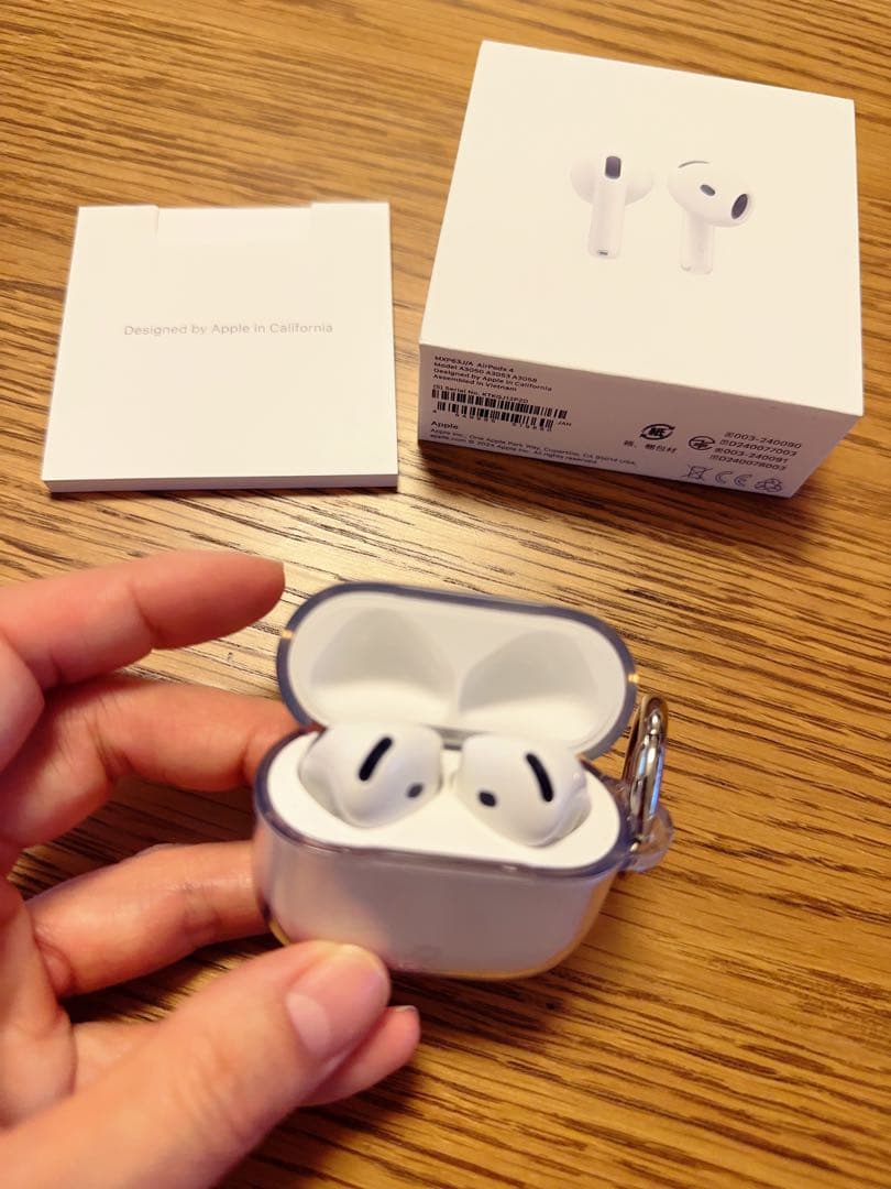 純正品　Apple AirPods 4 ifaceケース付