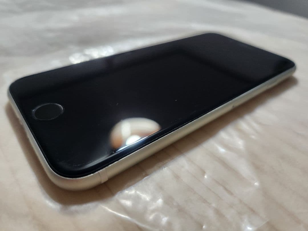 と*ぼ様 美品 iPhoneSE2 256GB