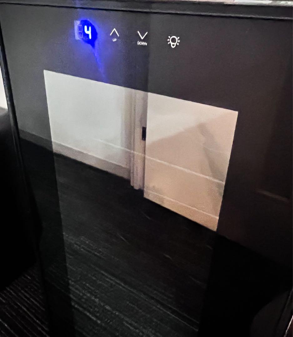 超美品WINE CELLARルフィエール ワインセラー LW-S12 12本収納