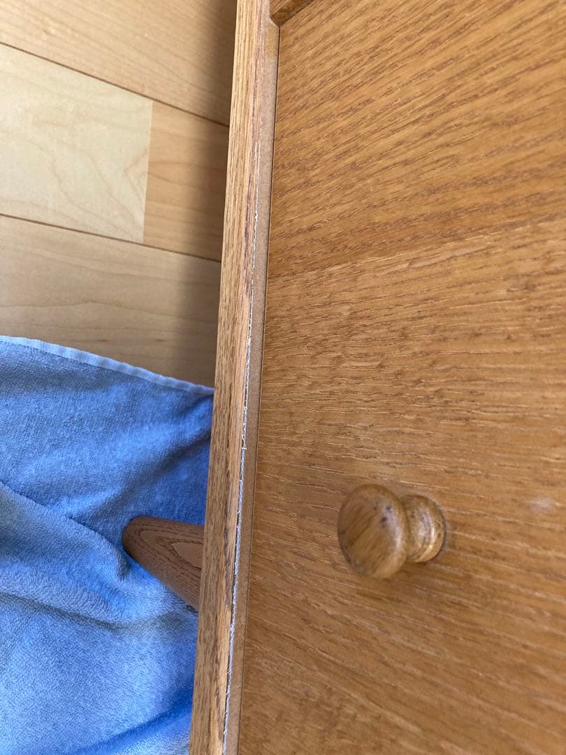 モモナチュラル　木製収納棚 ガラス扉付き 9引き出し