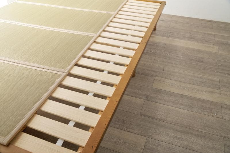 新品　　未使用　組み立て品　シングルベッド　210×110　すのこベッド