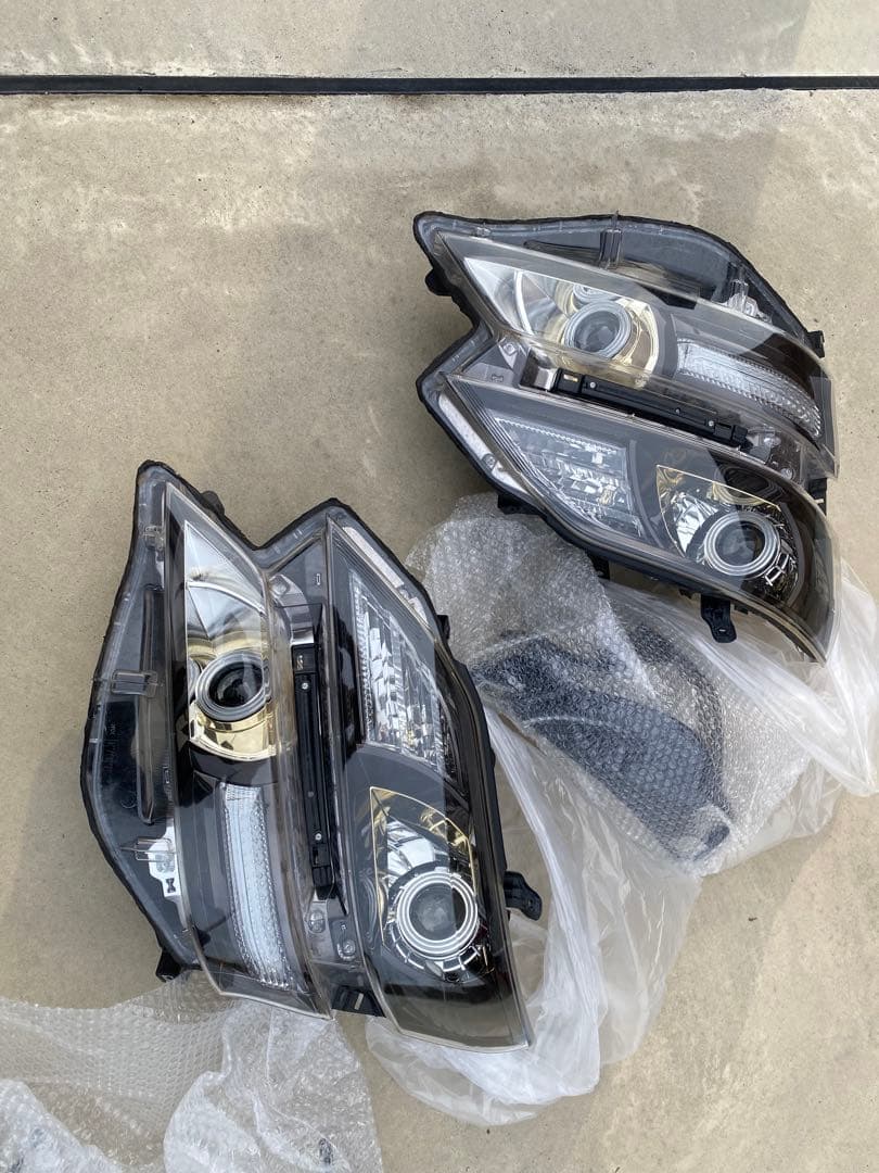 カズ 20ヴェルファイア ヘッドライト イカリング