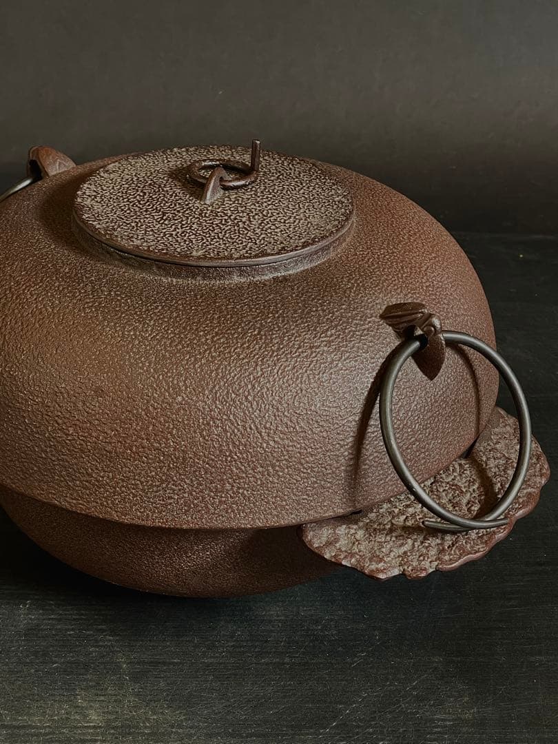 【未使用 美品】「母」 釜師敬典 裏甲釜 釜鐶 替え蓋 透木 共箱 栞（F⑧）