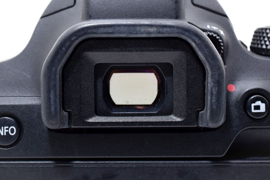 超美品✨シリーズ最新機種✨Canon Eos KissX10i✨トリプルレンズ