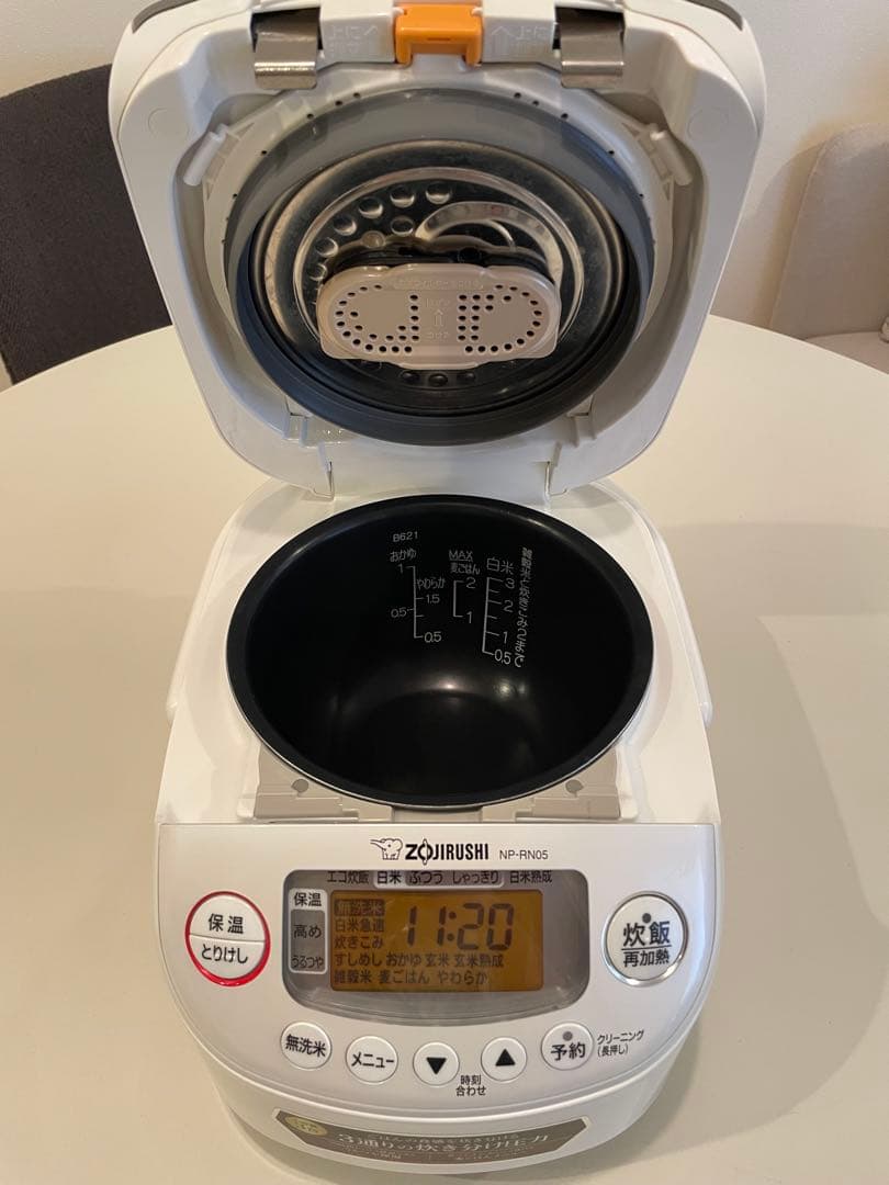 象印　炊飯器　NP-RN05-BA