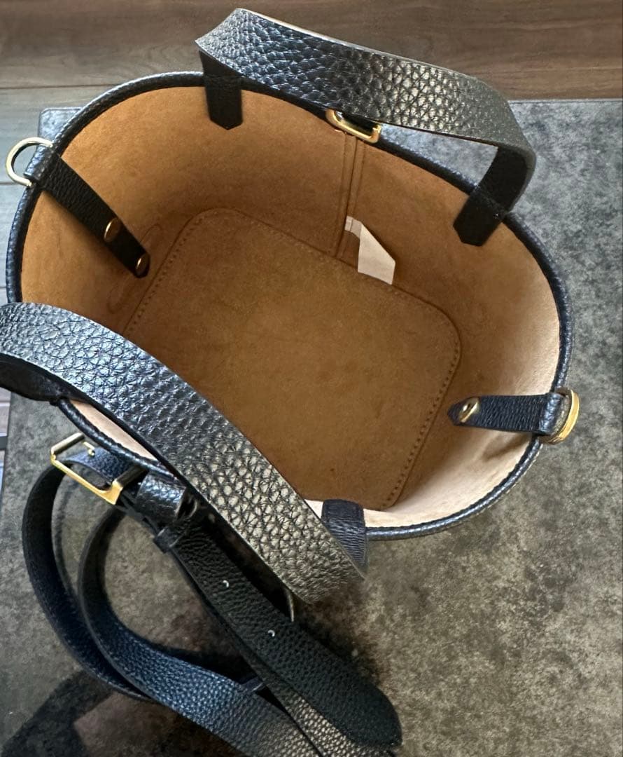 ベリル リサイクルレザーバケツバッグ CHARLES & KEITH