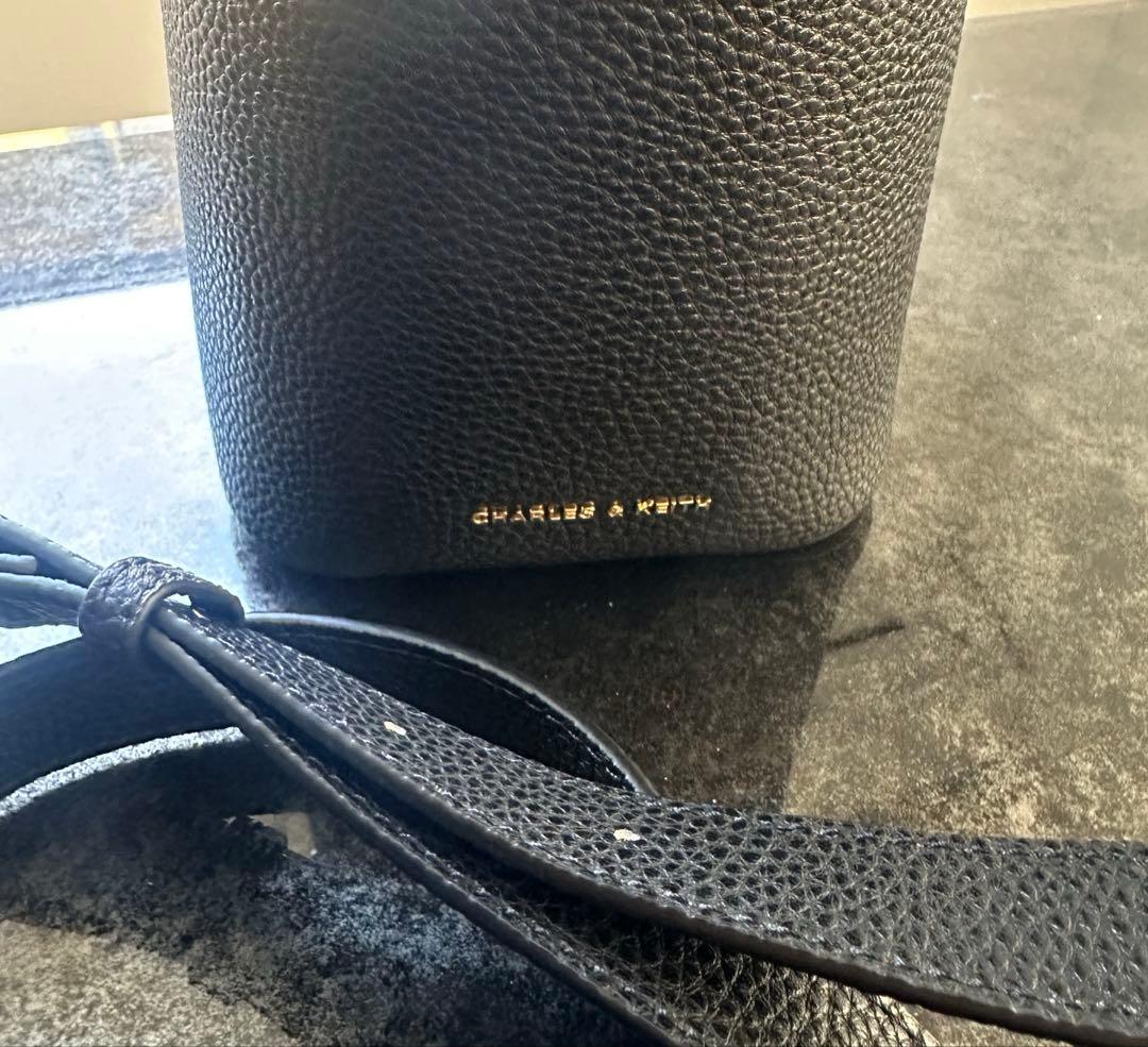 ベリル リサイクルレザーバケツバッグ CHARLES & KEITH