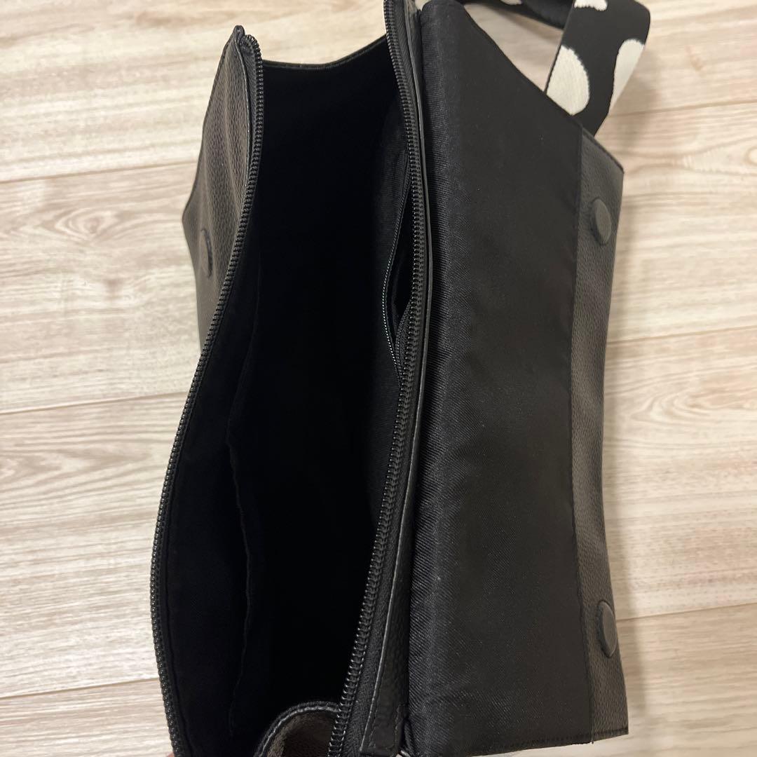 イアパピヨネ　ボディバッグ