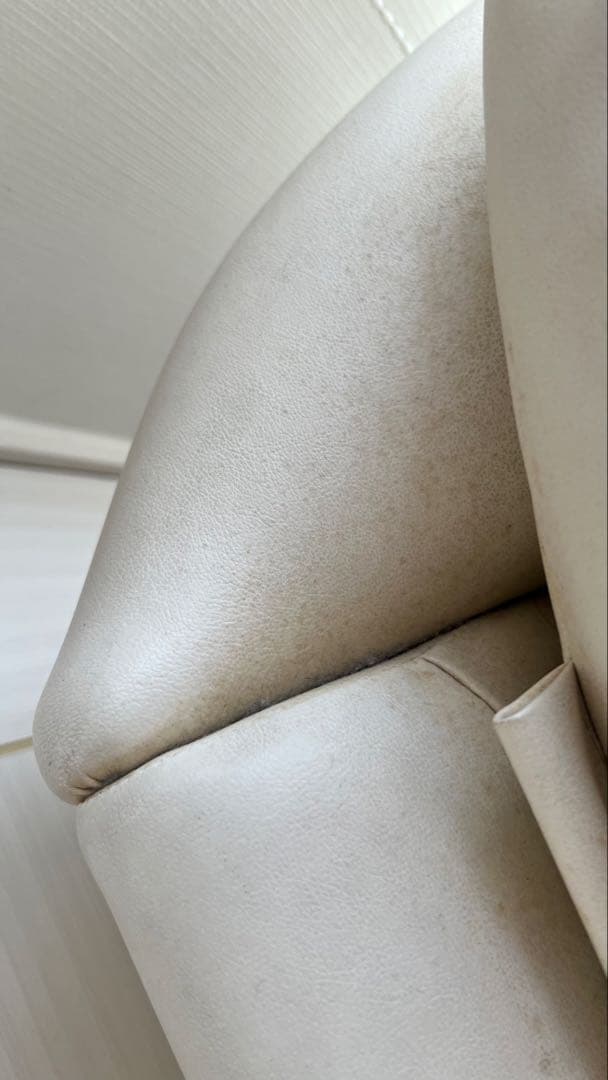 ホワイトレザー 3人掛けソファとオットマン