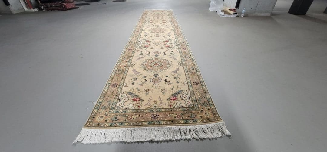 ペルシャ絨毯100%手織天然素シルクウールタブリーズ産本物サイズ420×93cm