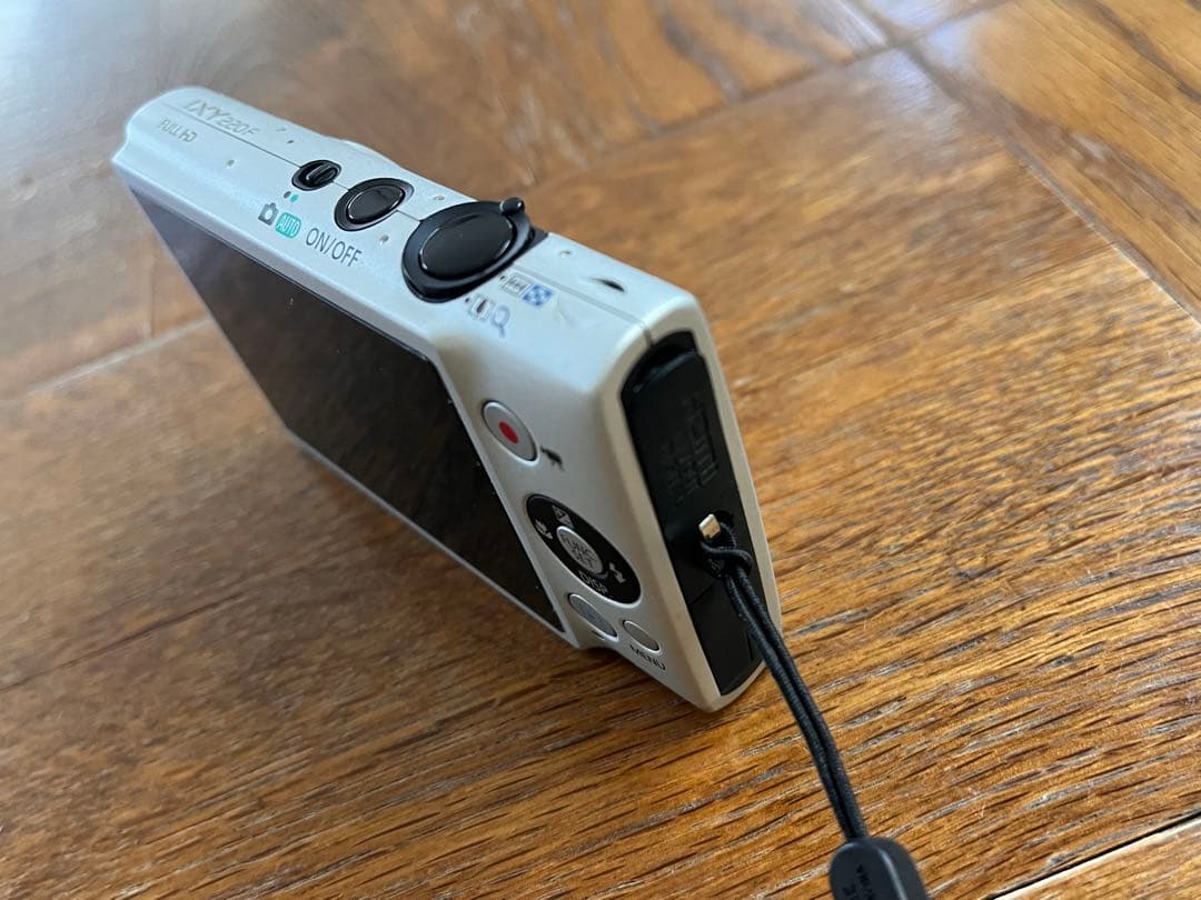 Canon IXY 220Fシルバーコンパクトデジタルカメラ バッテリー充電器付