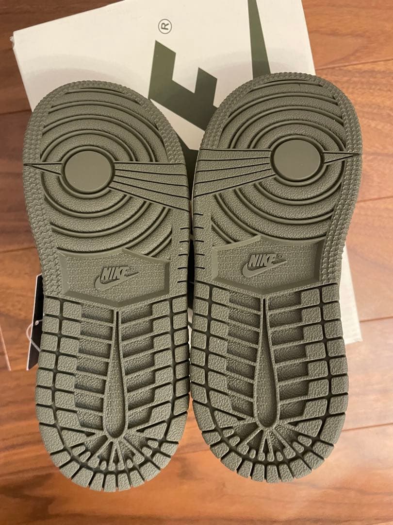 Travis Scott × Nike TD Air Jordan1 Olive