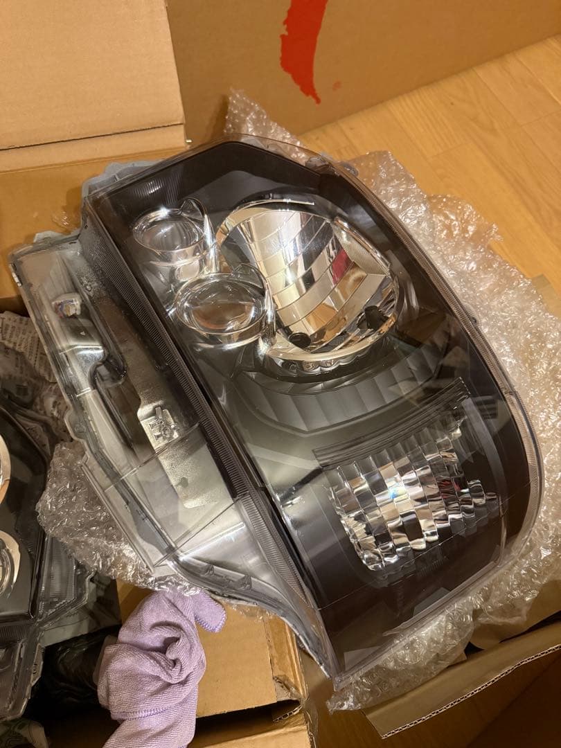 ハイエース純正LEDヘッドライトインナーブラック