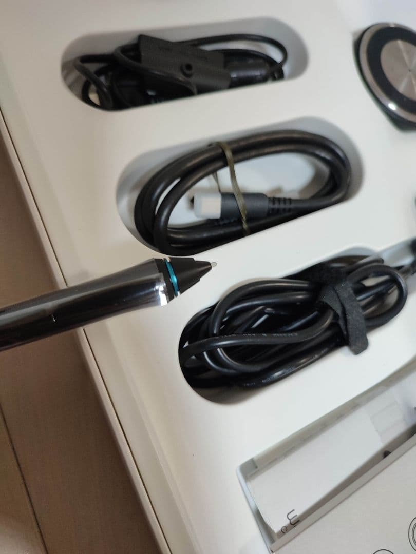 液タブ・ペンタブ Wacom Cintiq Pro 16 (DTH-1620/AK0)