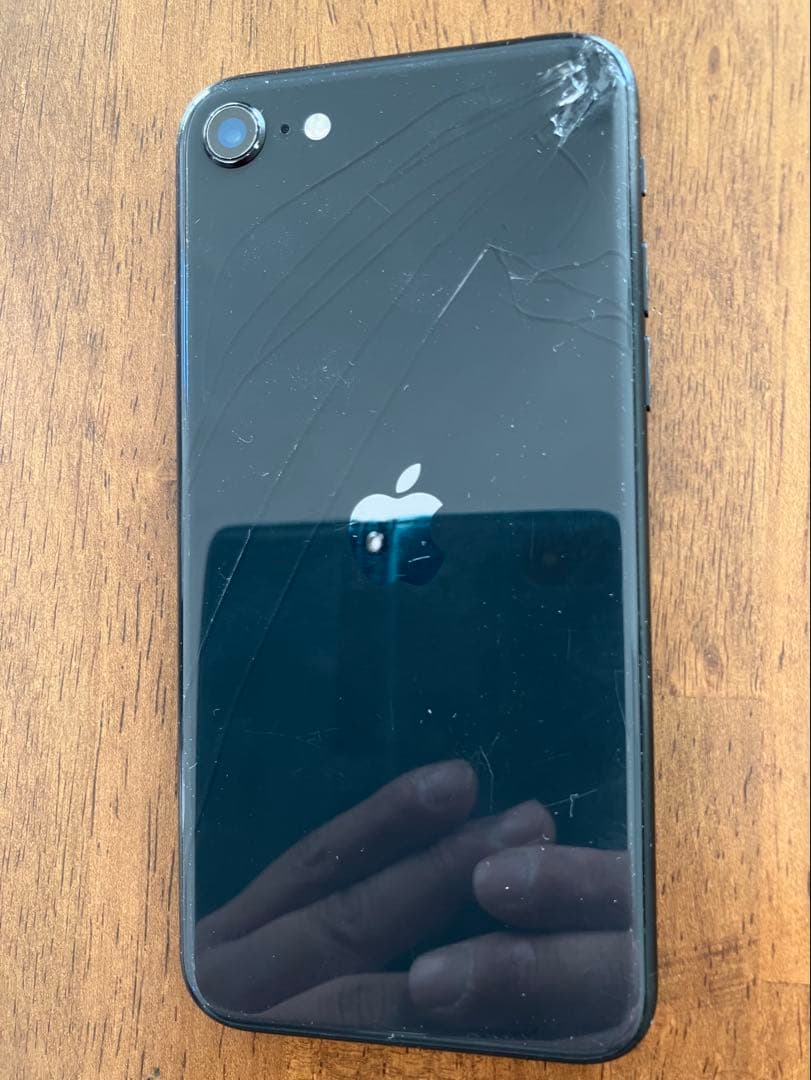 iPhoneSE、iPhoneSE 第2世代×2 3台セット