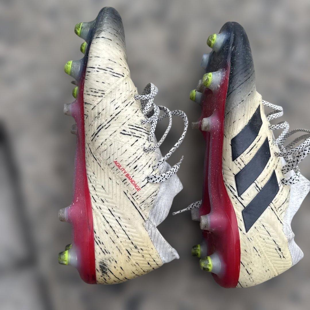 サッカースパイク ネメシス