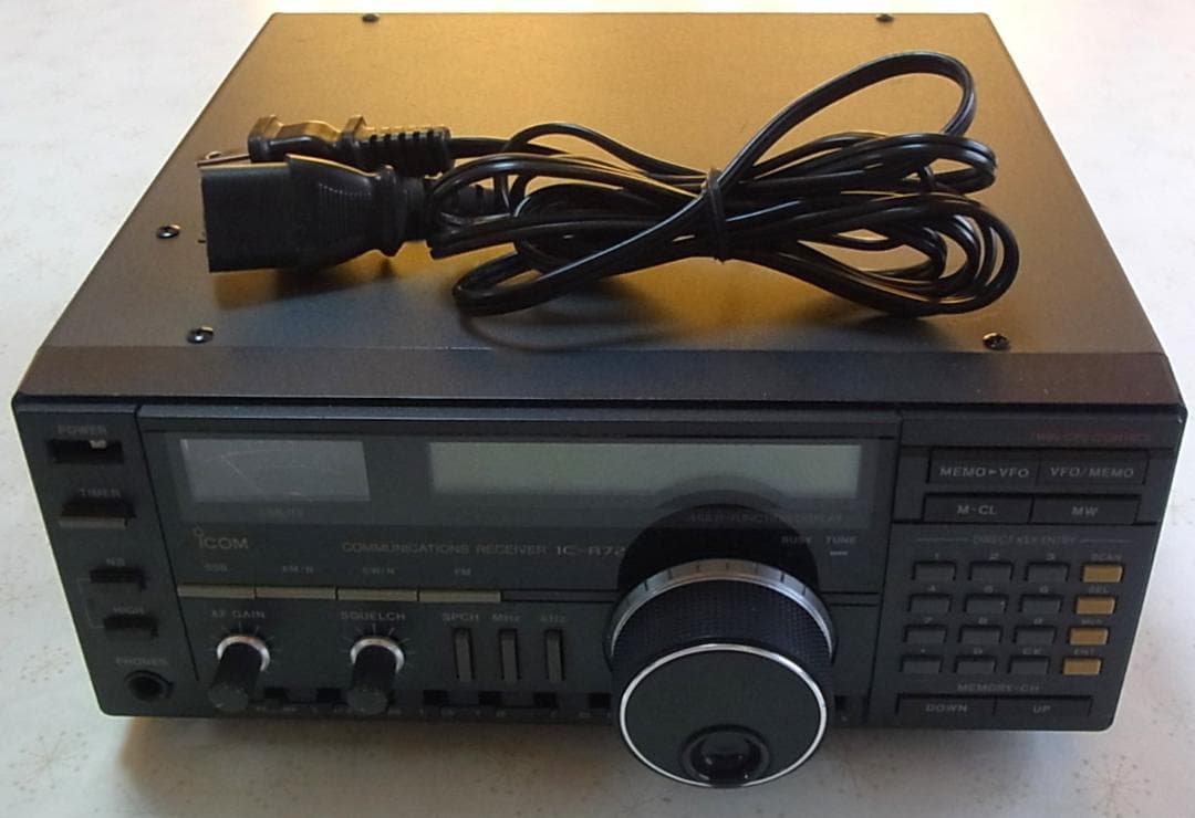 ICOM IC-R72 受信機　(100KHz～30MHz）