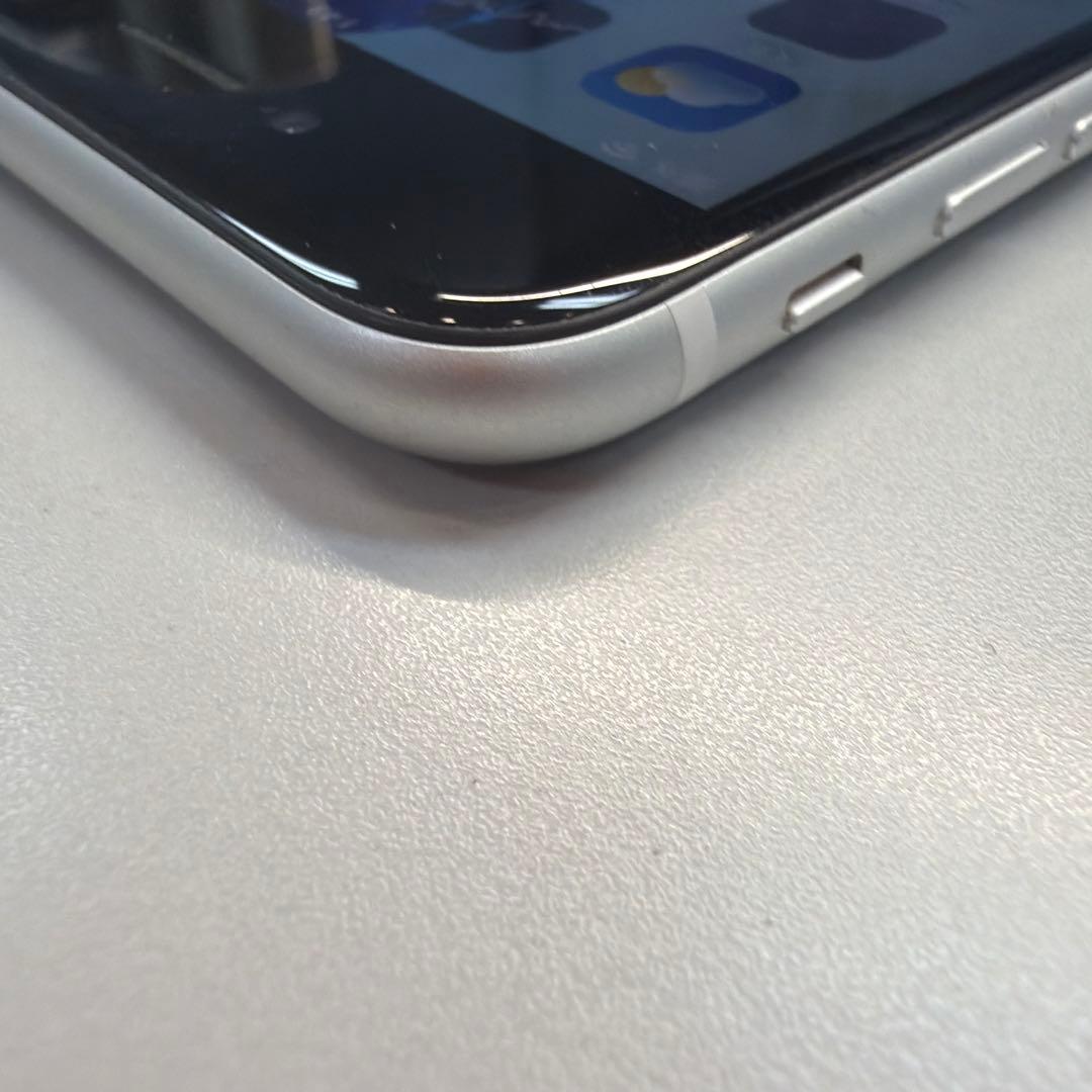 訳あり iPhone SE2 256GB ホワイト 76% 画面が進むことあり