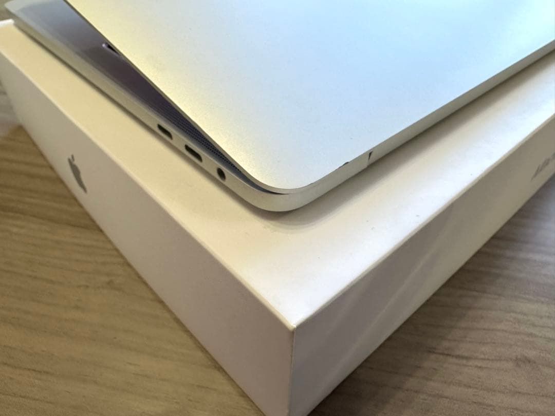 MacBook Pro 13インチ 2016 （16GB 256GB USキー）