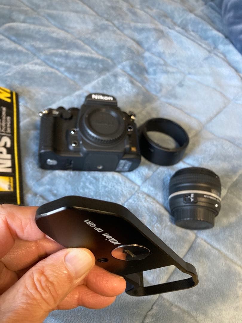 ニコンDF50mmf1.8付+DE-1グリップ+NPSストラップ