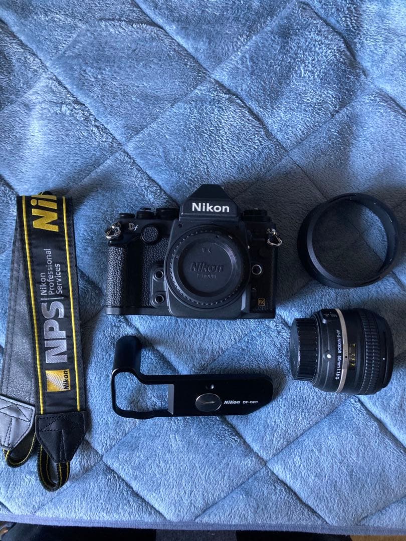 ニコンDF50mmf1.8付+DE-1グリップ+NPSストラップ