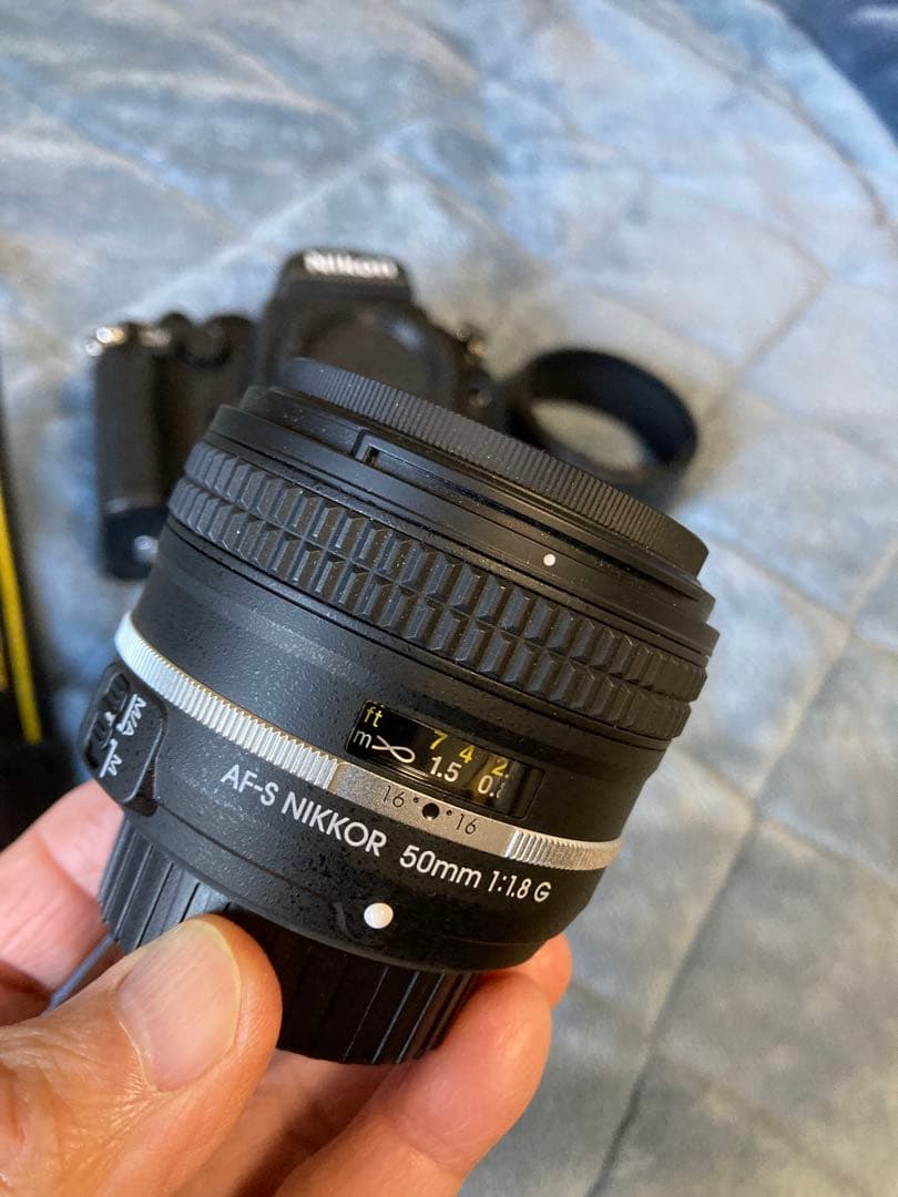 ニコンDF50mmf1.8付+DE-1グリップ+NPSストラップ