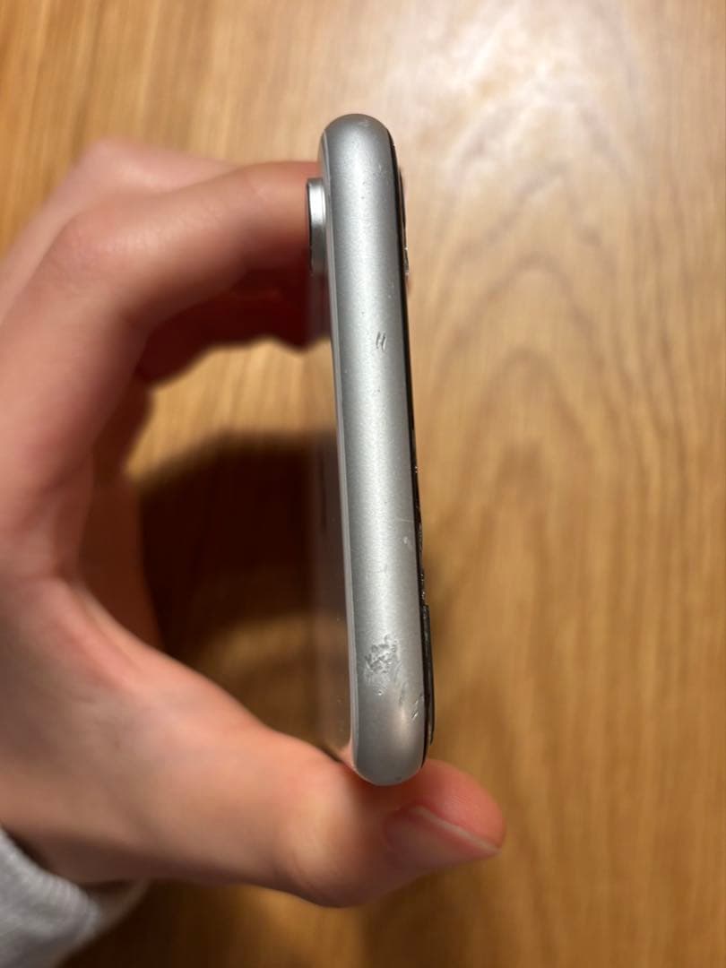 iPhone XR 本体　128GB ホワイト　simフリー　箱無し