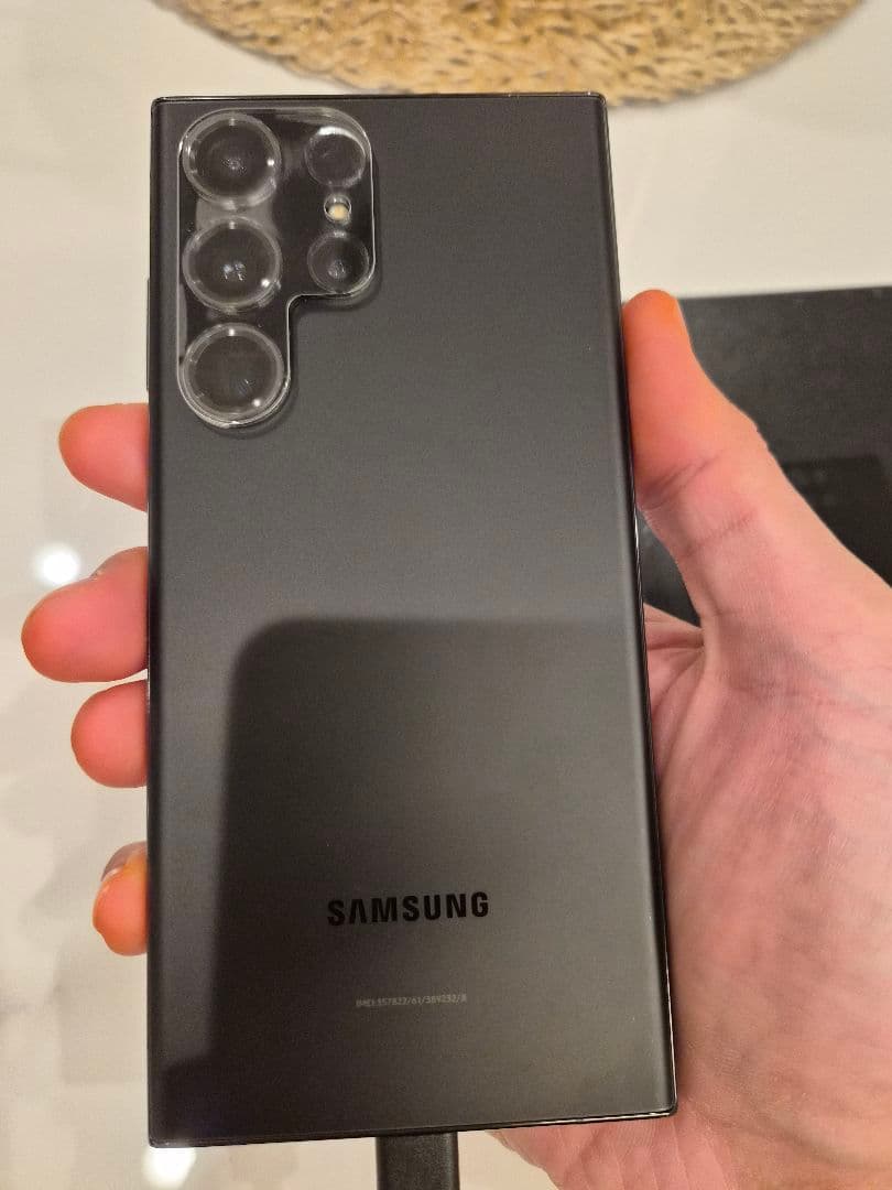 Samsung Galaxy S23 Ultra 本体