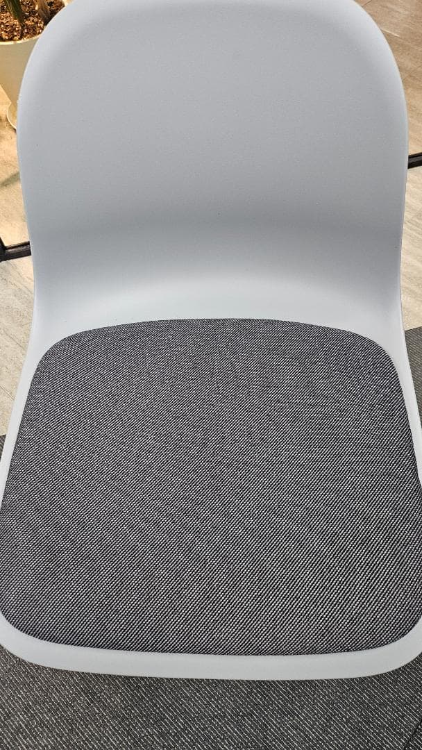 【美品】ITOKI　nino(ニーノチェア)　ミーティングチェア・多目的チェア