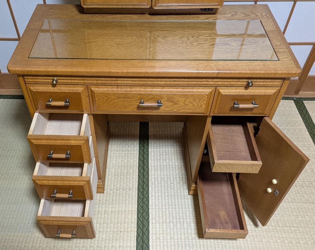 レトロな三面鏡の木製 化粧台・ドレッサー コンセント付き