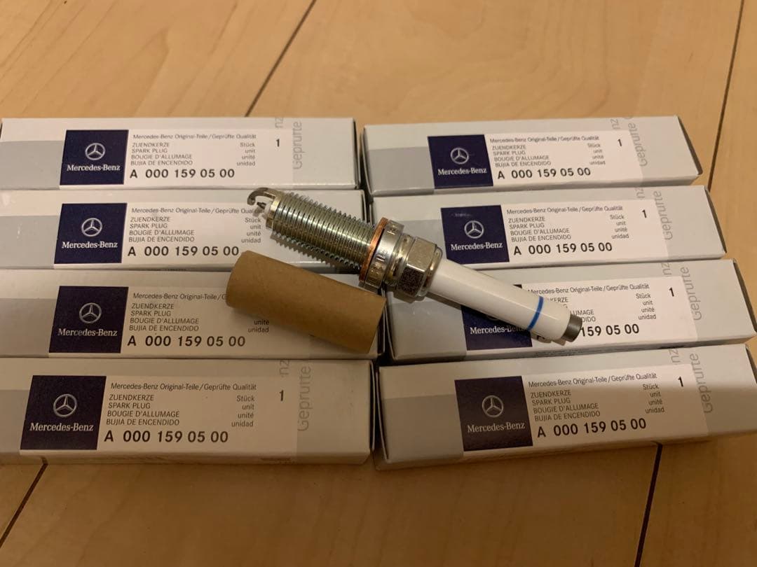 Mercedes-Benz スパークプラグ A0001590500