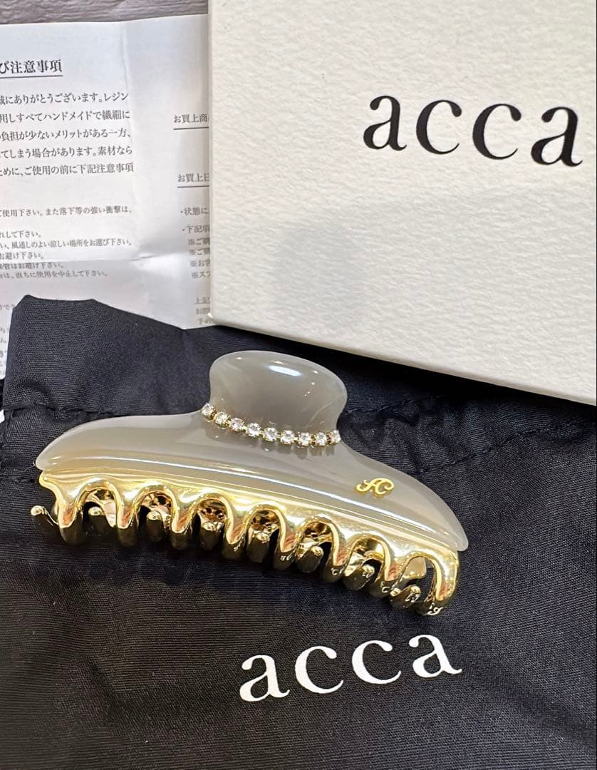 【新品未使用】ACCA ヘアクリップ グレー Mサイズ ロゴ入り