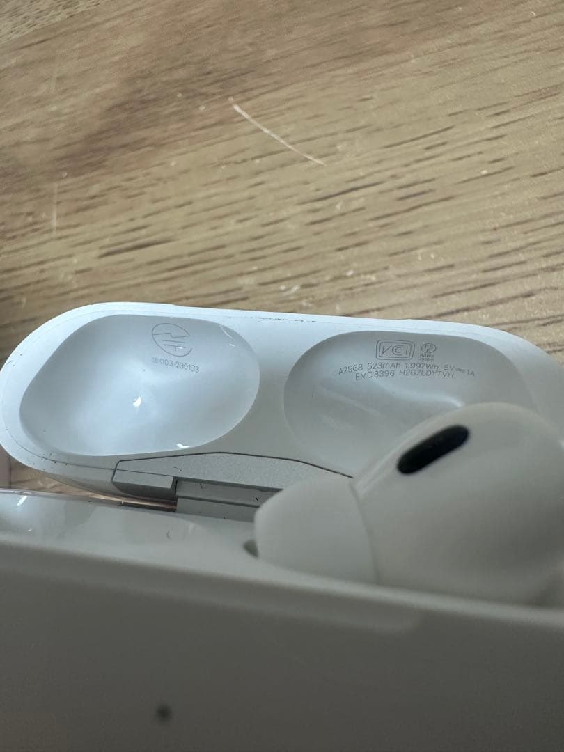 Apple AirPods Pro2 A3047 ケースと右耳のみ