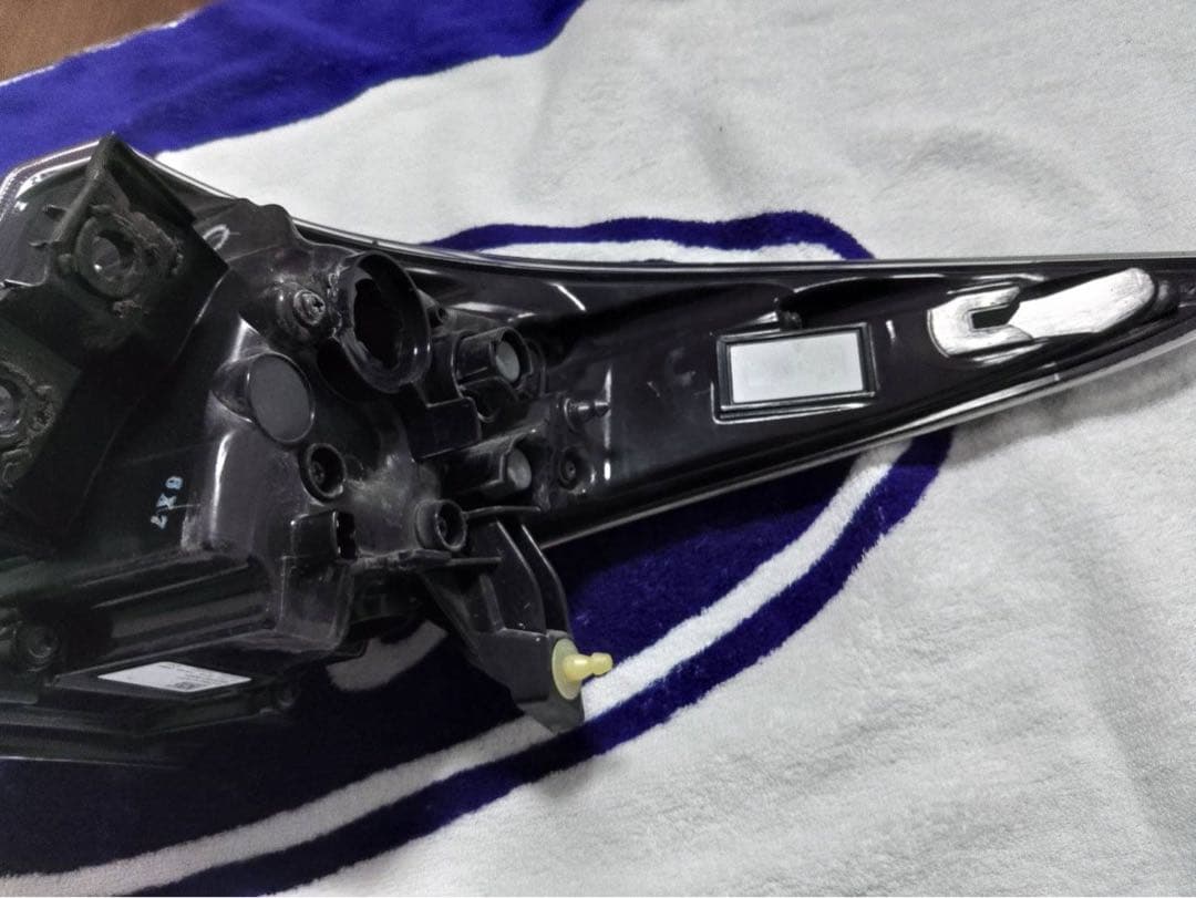 トヨタ　プリウス　50 前期　テールランプ　ICHIKOH 47-87