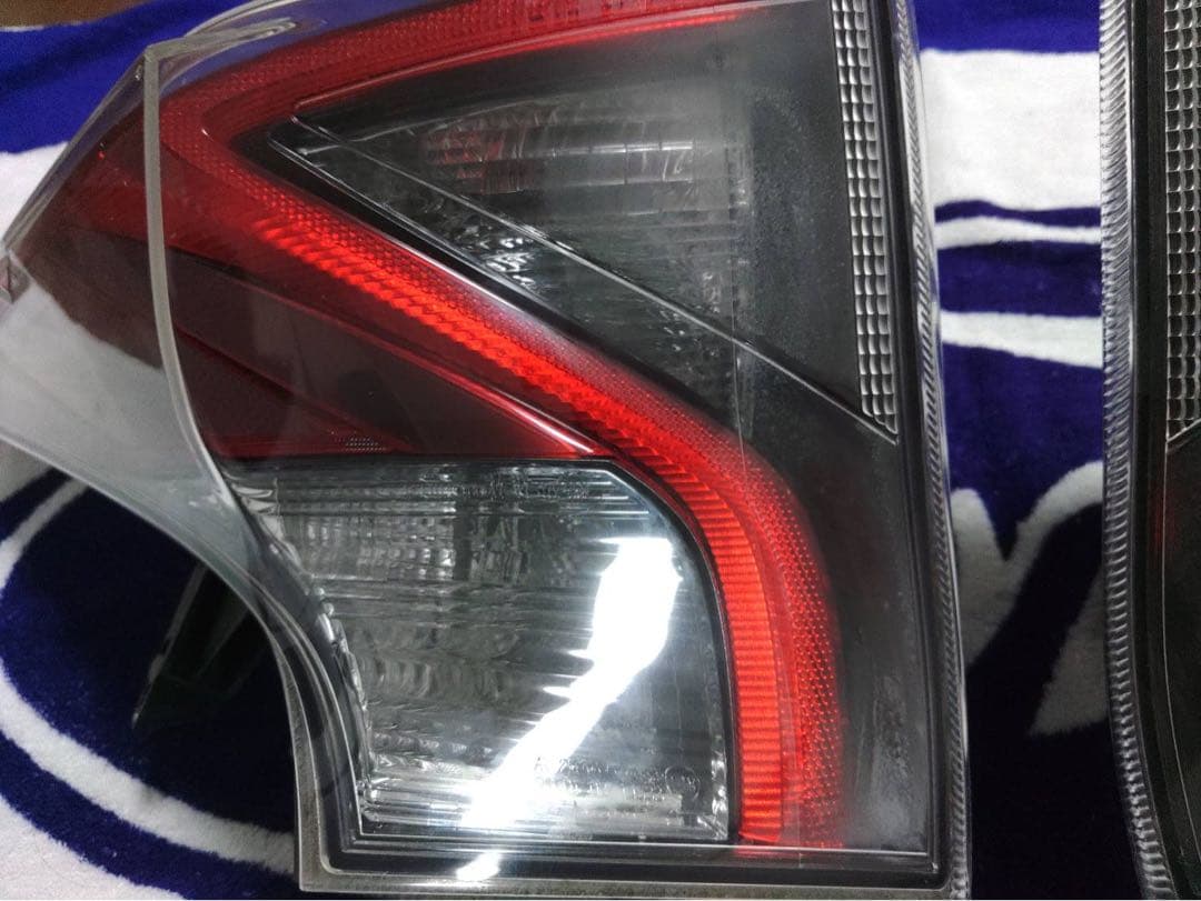 トヨタ　プリウス　50 前期　テールランプ　ICHIKOH 47-87