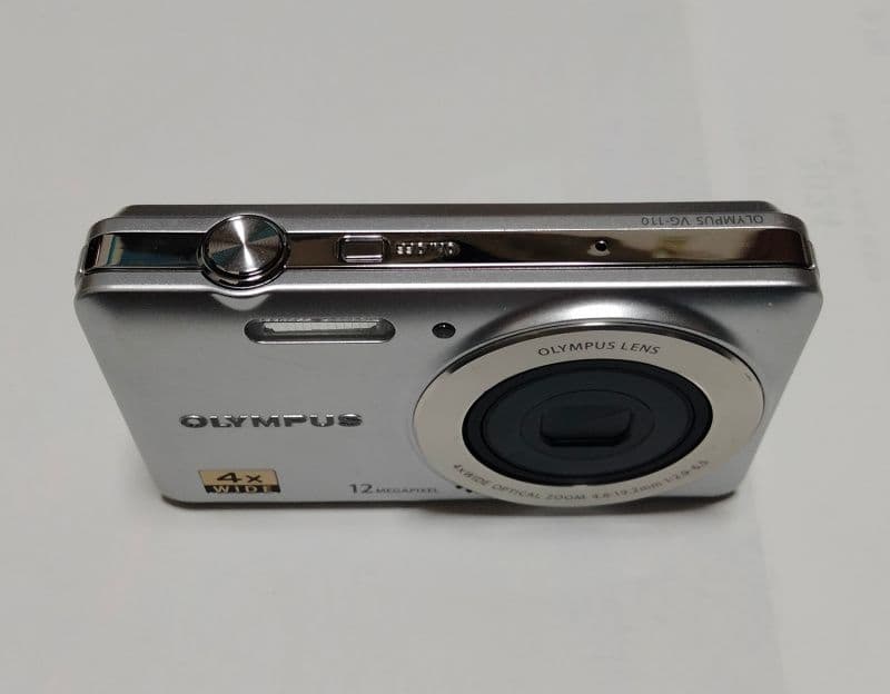 デジタルカメラ　OLYMPUS　VG-110　シルバー