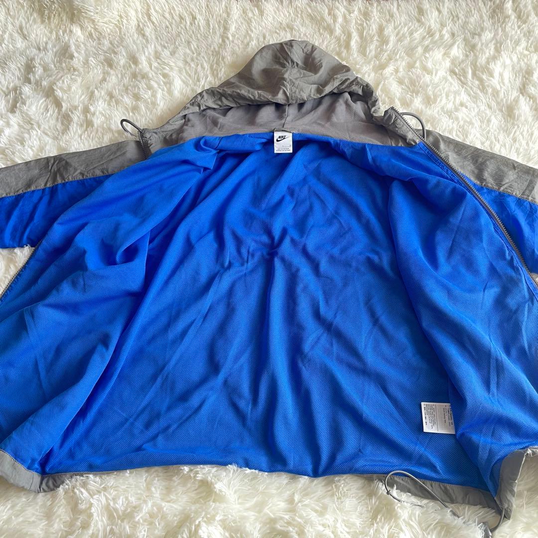 NIKE athletics East 青、グレーナイロンパーカー