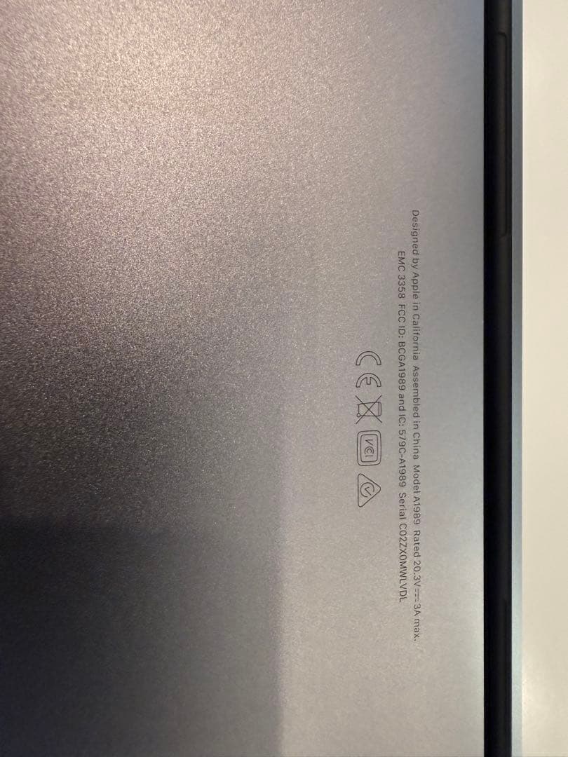 2019 MacBook Pro 13インチ（i7/16GB/1TB SSD)