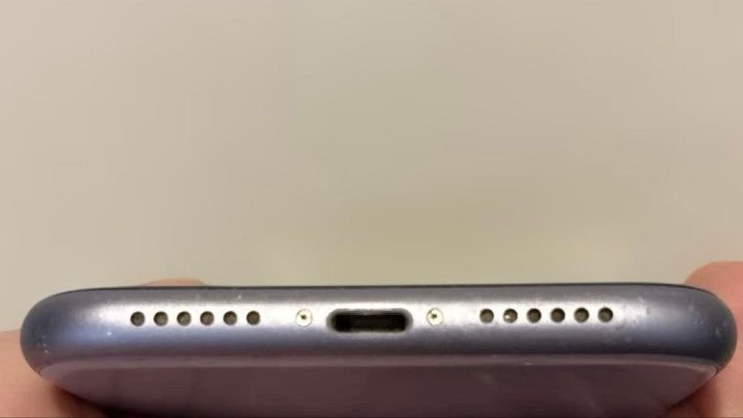 美品 iPhone11 パープル