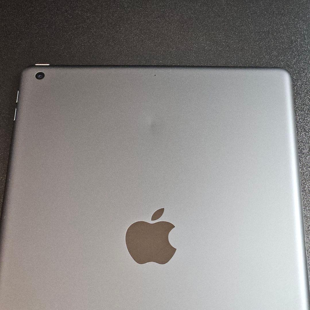準美品 iPad 第8世代 32GB Wi-Fiモデル MYLC2J/A 本体