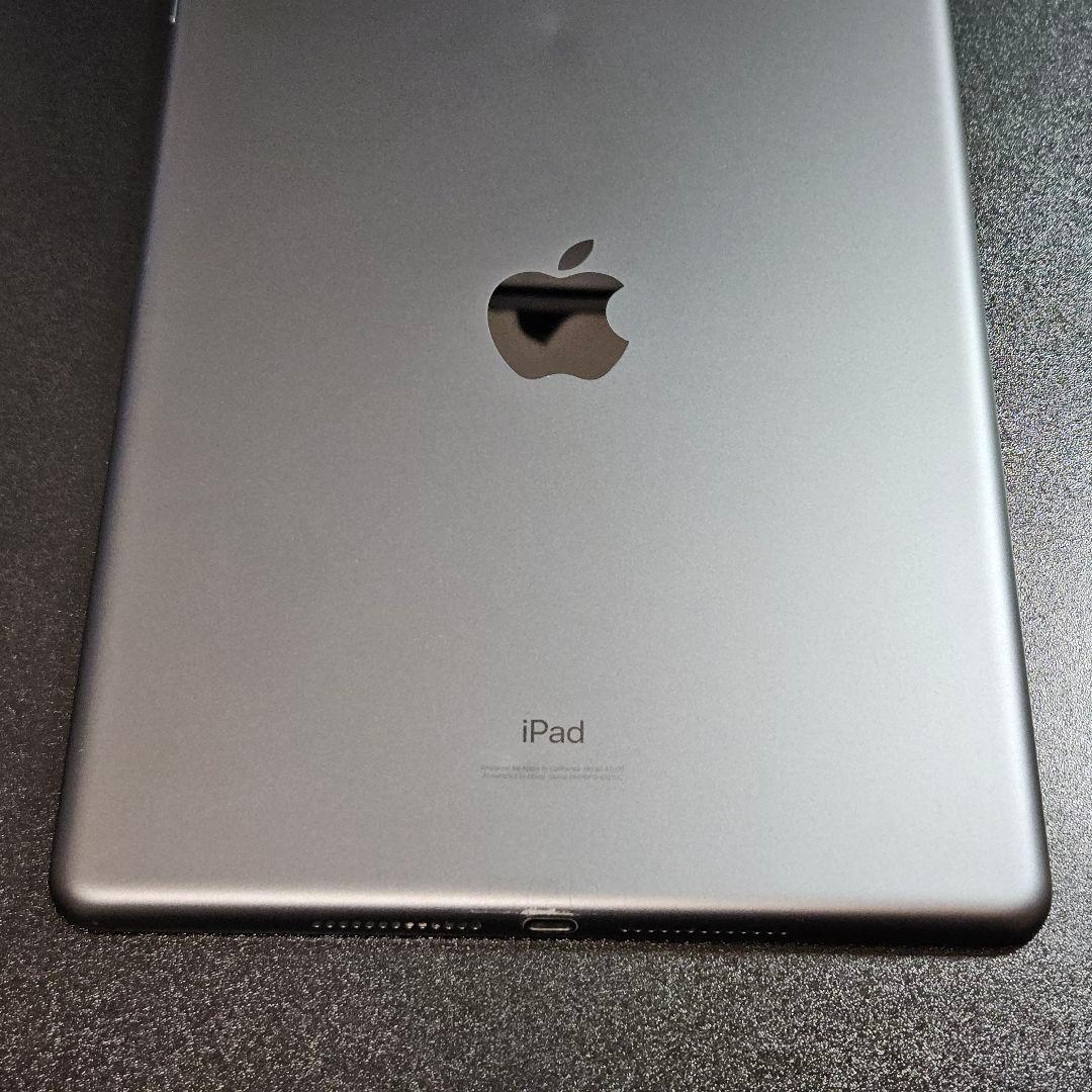 準美品 iPad 第8世代 32GB Wi-Fiモデル MYLC2J/A 本体