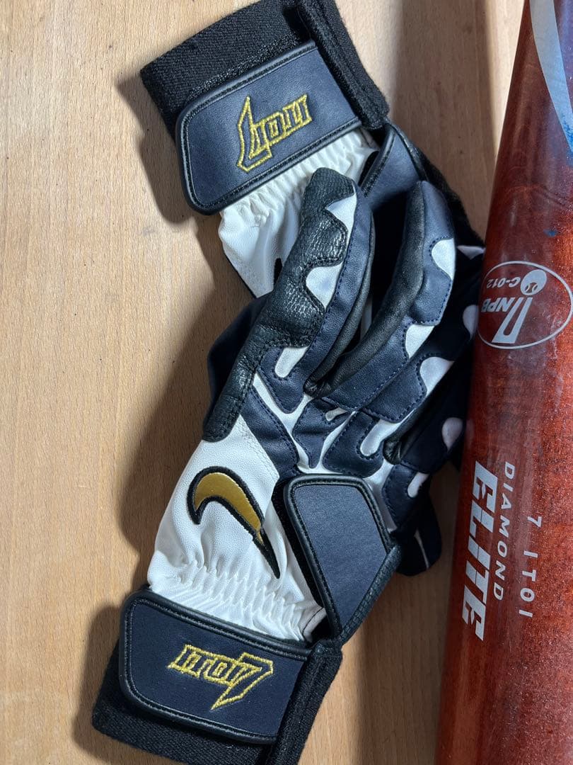 糸井嘉男　日ハム時代　バッティンググローブ