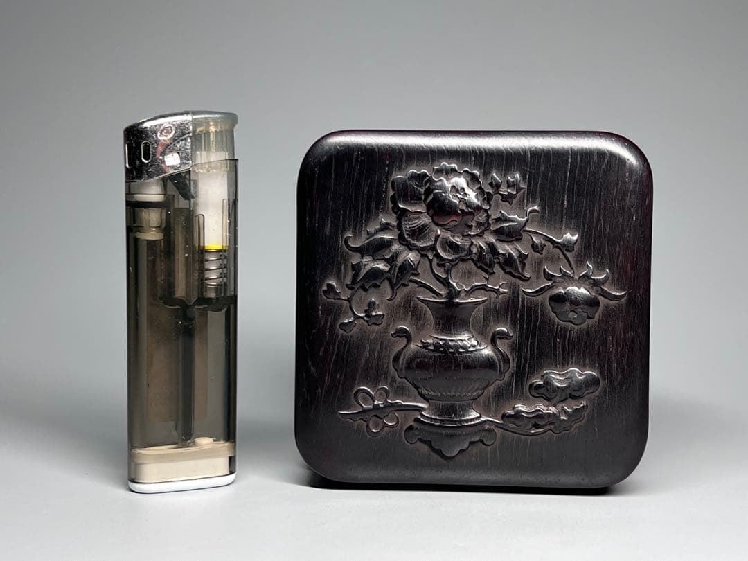 木製　小物入れ　紫檀　牡丹花　浮き彫り　極細工　文房具　中国美術　香合　美品