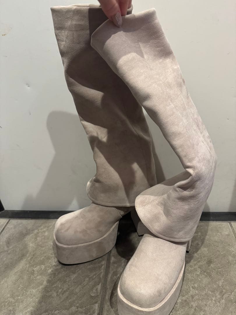 ベージュ スエード ロングブーツ プラットフォームヒール