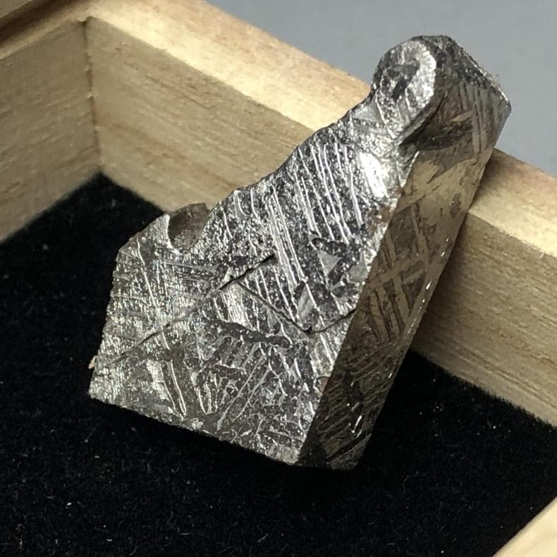 草*真様 隕石 アルタイ隕石　石鉄隕石　パラサイト隕石　２点　重さ33ｇ　共箱