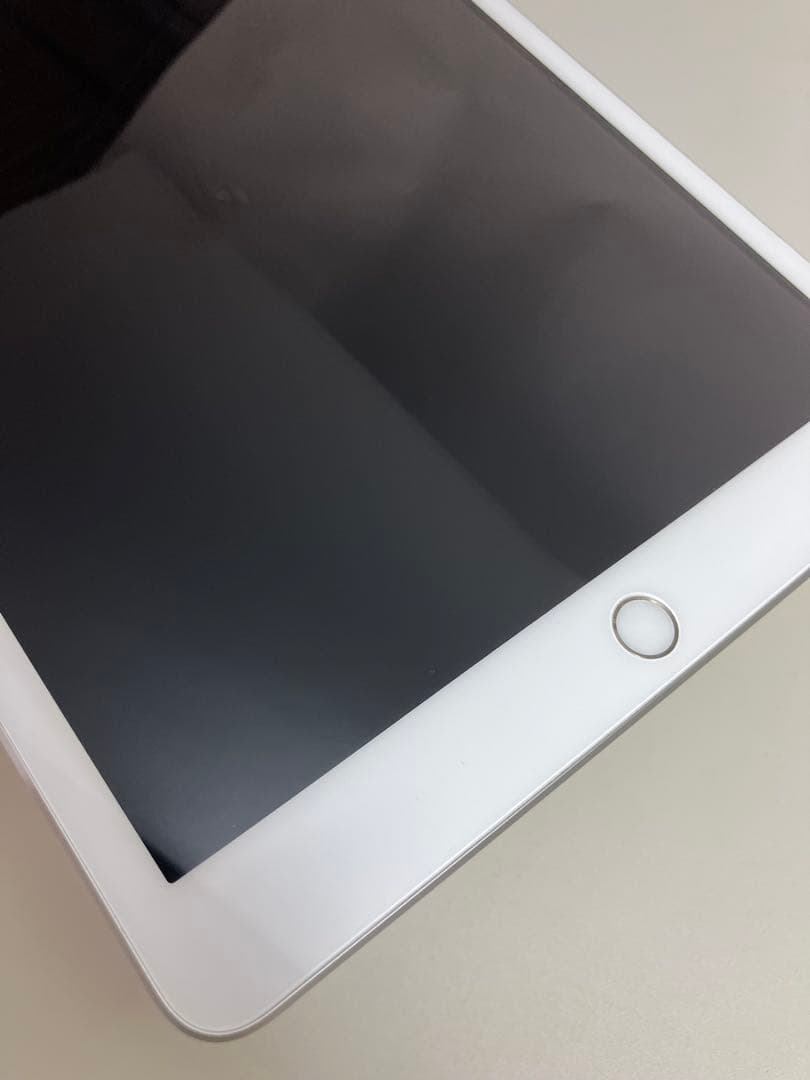 iPad 第8世代 32GB Wi-Fi MYLA2J/A