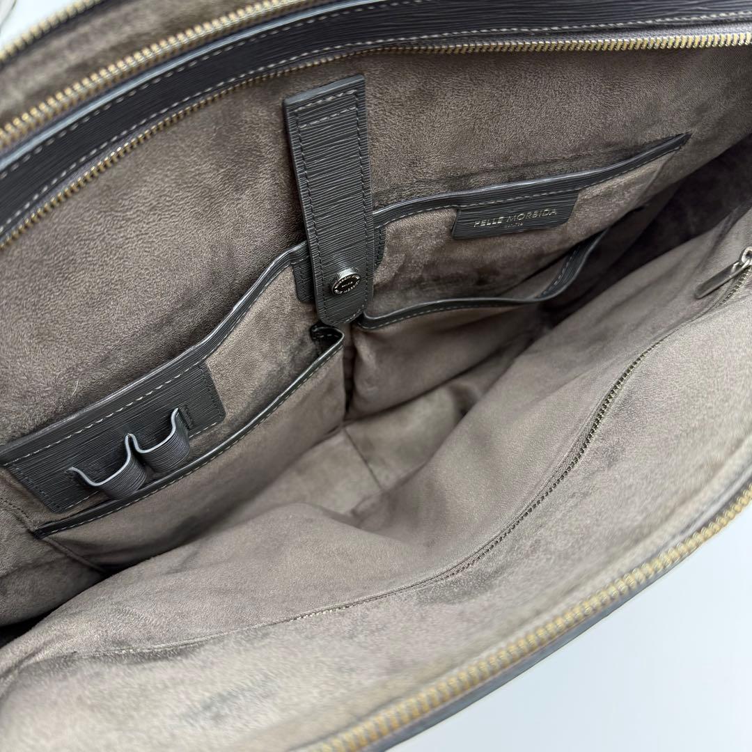 ペッレモルビダ キャピターノ ブリーフケース 2室 オールレザー チャーム付き